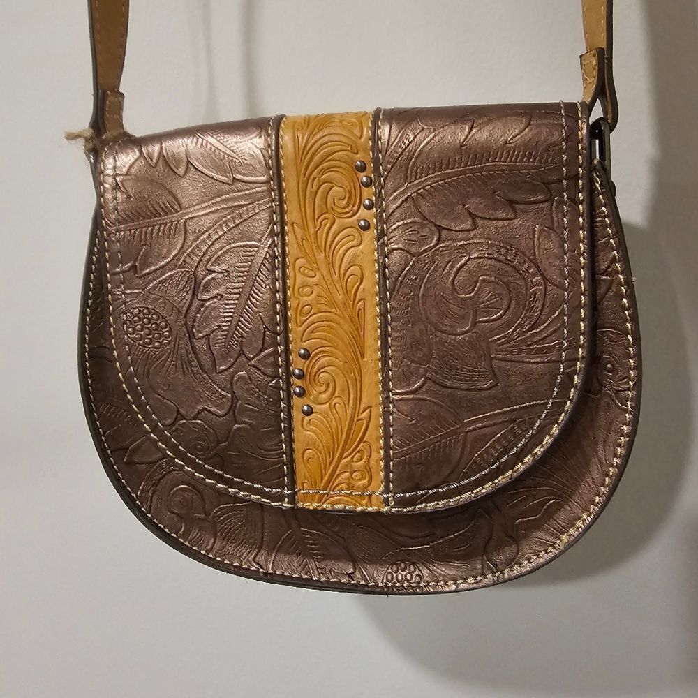 NWT Tony Lama Bronzed Floral Tooled Crossbody Saddle Bag - Brown RETIRED - Picture 2 of 7